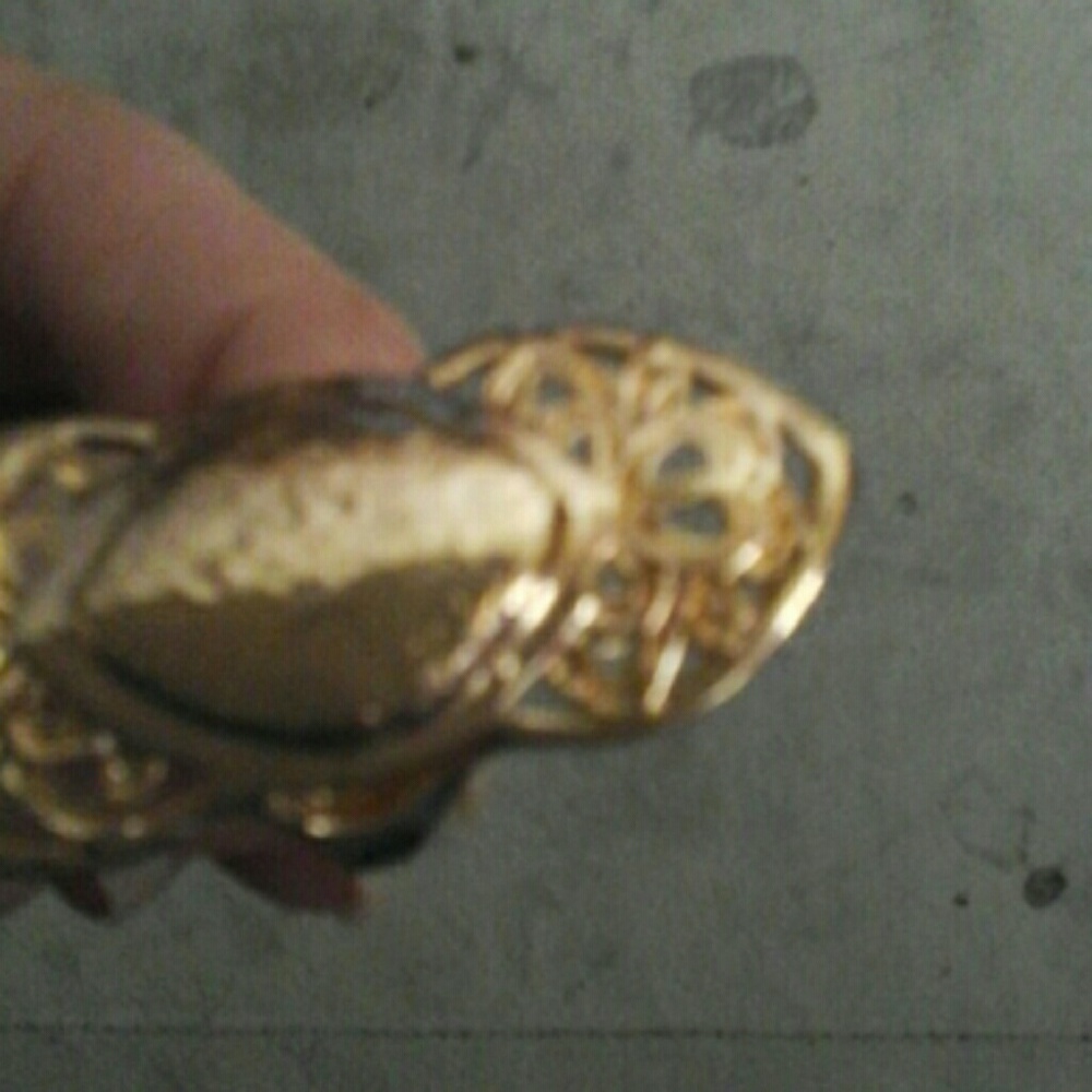 Gold Signet Ring - Picture 4 of 7